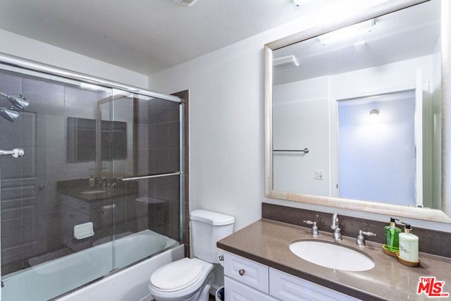 7320 Hawthorn Avenue 213, Los Angeles, CA 90046