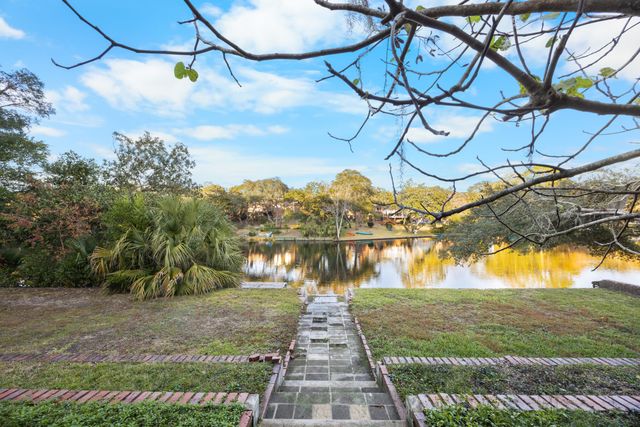 9 NW Sherwood Road, Fort Walton Beach, FL 32547