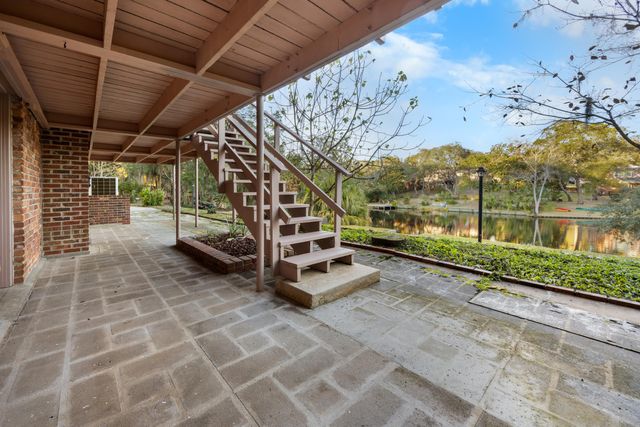 9 NW Sherwood Road, Fort Walton Beach, FL 32547