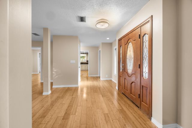 9 NW Sherwood Road, Fort Walton Beach, FL 32547