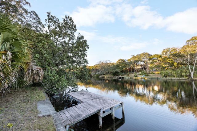 9 NW Sherwood Road, Fort Walton Beach, FL 32547