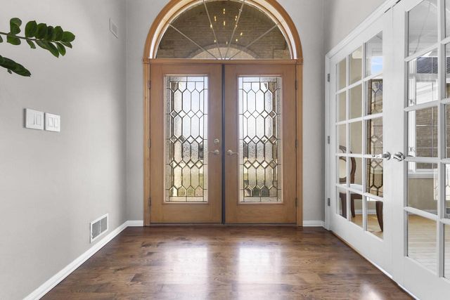 910 KINGS POINT COURT, Hobart, WI 54155