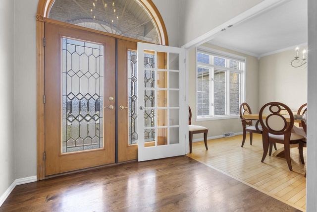 910 KINGS POINT COURT, Hobart, WI 54155