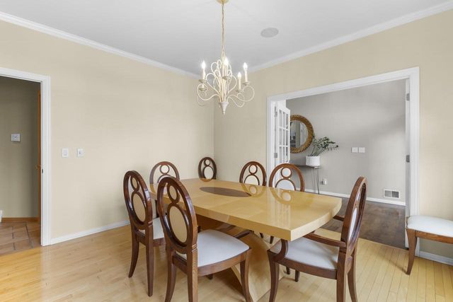 910 KINGS POINT COURT, Hobart, WI 54155