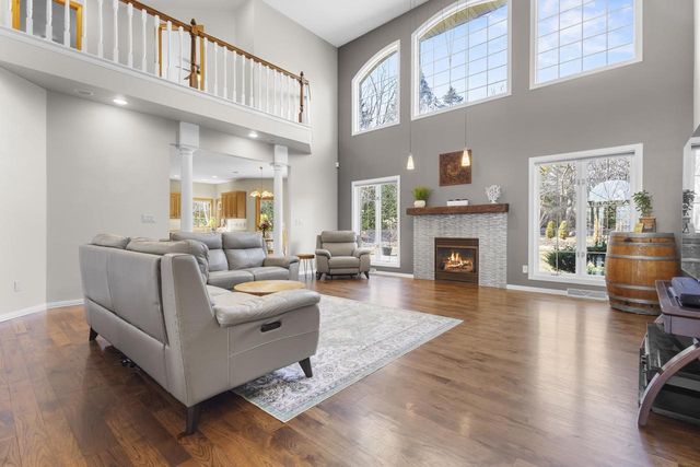 910 KINGS POINT COURT, Hobart, WI 54155