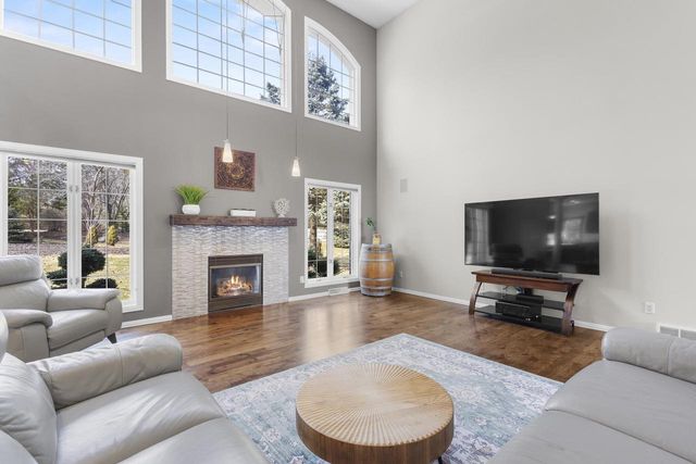 910 KINGS POINT COURT, Hobart, WI 54155