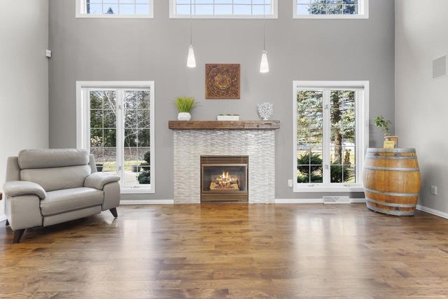 910 KINGS POINT COURT, Hobart, WI 54155