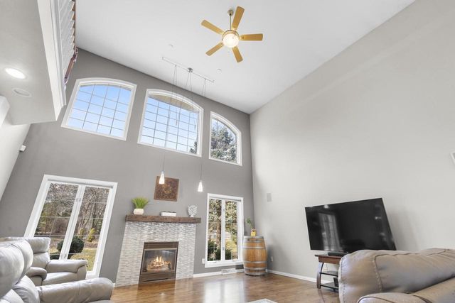 910 KINGS POINT COURT, Hobart, WI 54155