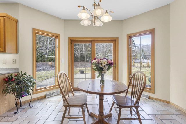 910 KINGS POINT COURT, Hobart, WI 54155