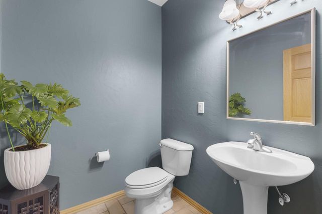 910 KINGS POINT COURT, Hobart, WI 54155