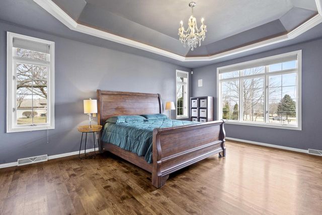 910 KINGS POINT COURT, Hobart, WI 54155