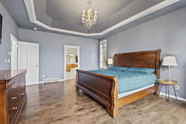 910 KINGS POINT COURT, Hobart, WI 54155