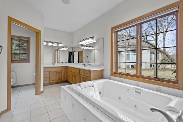 910 KINGS POINT COURT, Hobart, WI 54155