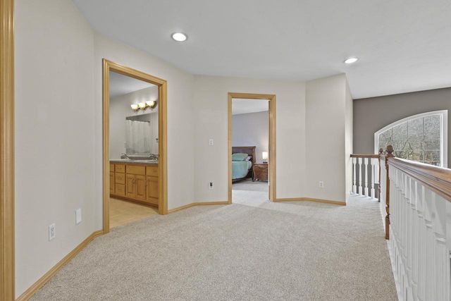 910 KINGS POINT COURT, Hobart, WI 54155