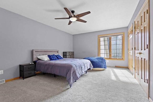 910 KINGS POINT COURT, Hobart, WI 54155