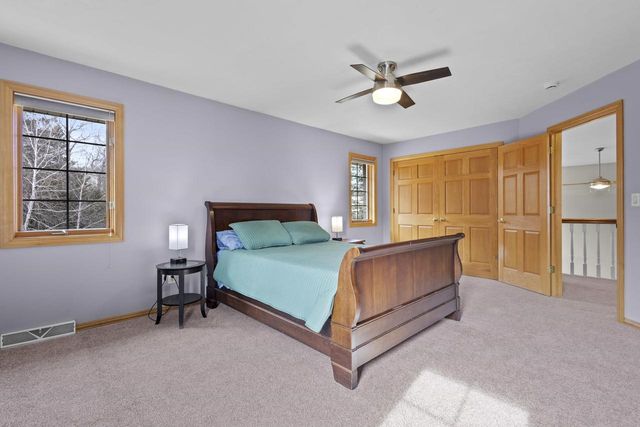 910 KINGS POINT COURT, Hobart, WI 54155