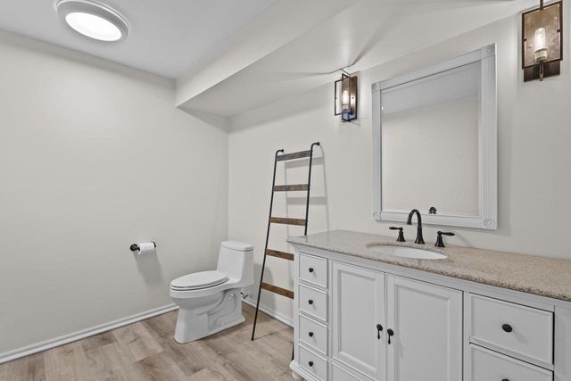 910 KINGS POINT COURT, Hobart, WI 54155