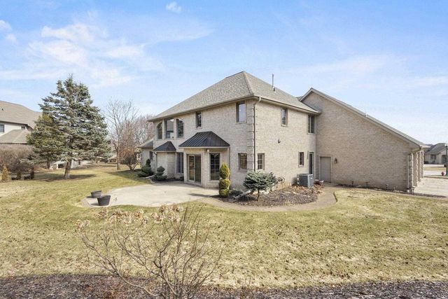 910 KINGS POINT COURT, Hobart, WI 54155