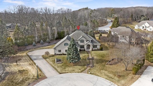 910 KINGS POINT COURT, Hobart, WI 54155