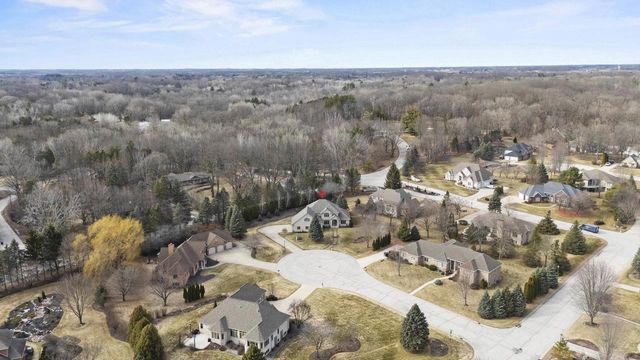 910 KINGS POINT COURT, Hobart, WI 54155