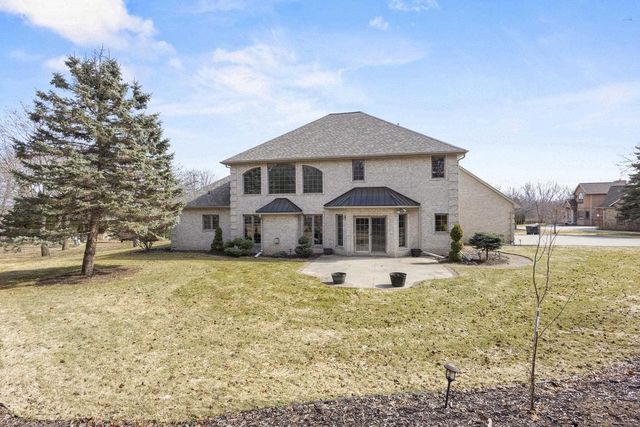 910 KINGS POINT COURT, Hobart, WI 54155