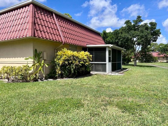 135 Amherst Lane, Lake Worth, FL 33467