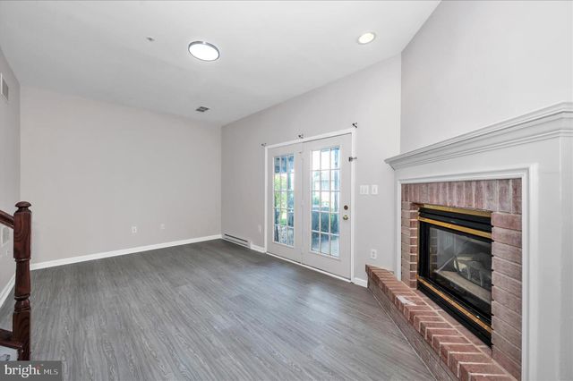 1261 LINDSAY LN, Hagerstown, MD 21742