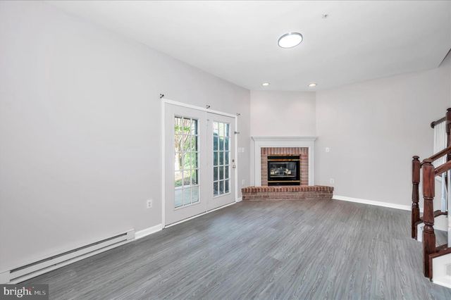1261 LINDSAY LN, Hagerstown, MD 21742