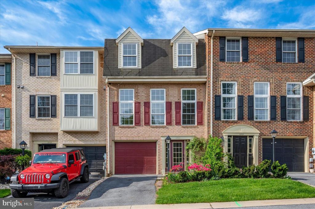 1261 LINDSAY LN, Hagerstown, MD 21742