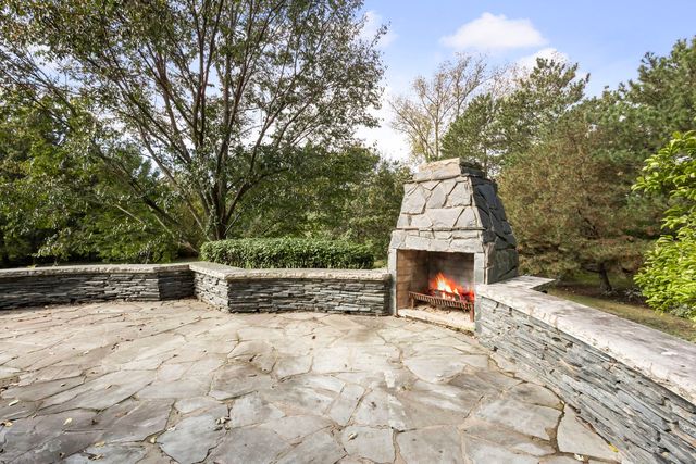 1125 Longvalley Road, Glenview, IL 60025