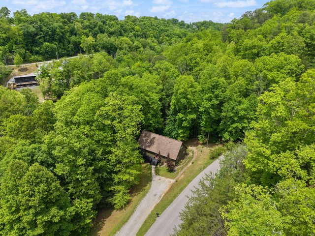 316 Wood View Drive, East Bernstadt, KY 40729