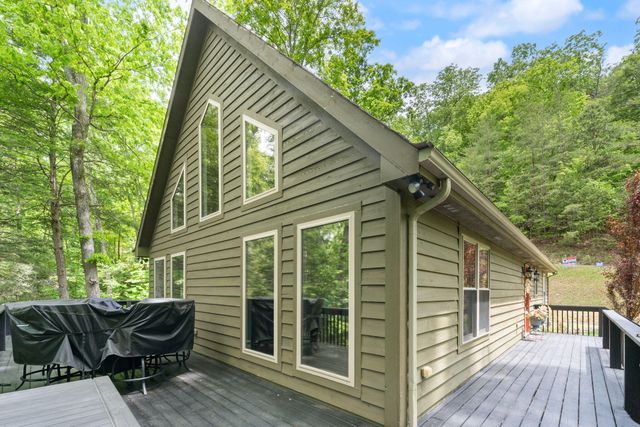 316 Wood View Drive, East Bernstadt, KY 40729