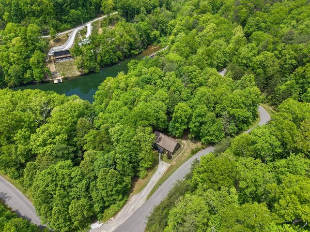 316 Wood View Drive, East Bernstadt, KY 40729