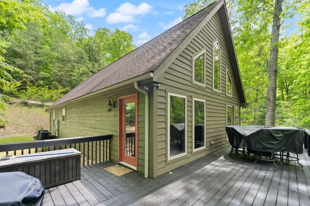 316 Wood View Drive, East Bernstadt, KY 40729