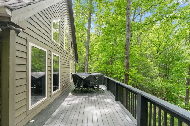 316 Wood View Drive, East Bernstadt, KY 40729