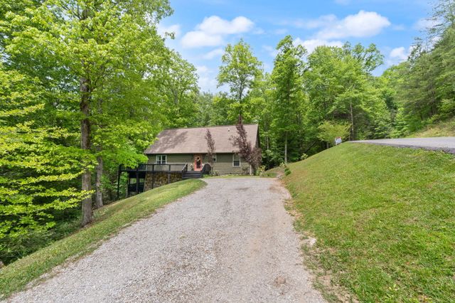 316 Wood View Drive, East Bernstadt, KY 40729