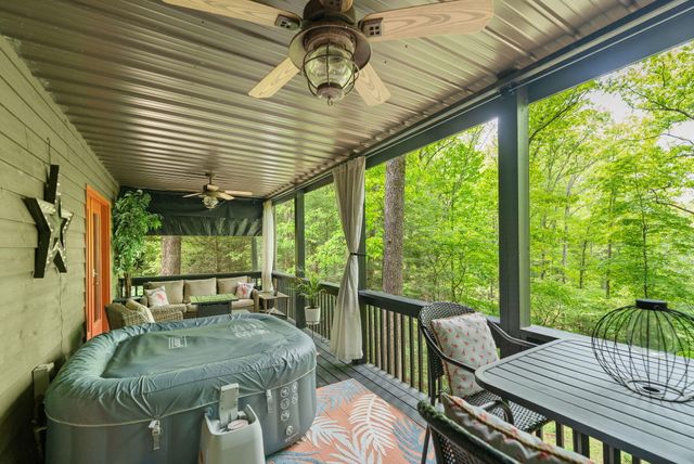 316 Wood View Drive, East Bernstadt, KY 40729