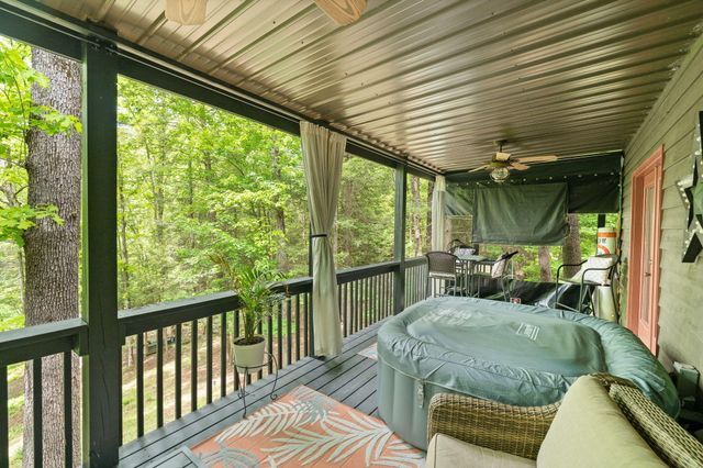 316 Wood View Drive, East Bernstadt, KY 40729