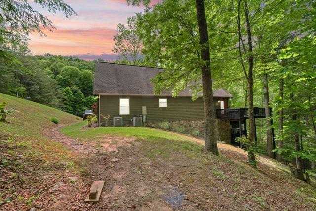 316 Wood View Drive, East Bernstadt, KY 40729