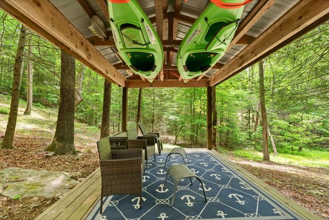 316 Wood View Drive, East Bernstadt, KY 40729