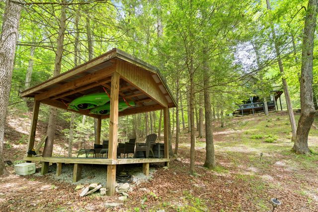 316 Wood View Drive, East Bernstadt, KY 40729