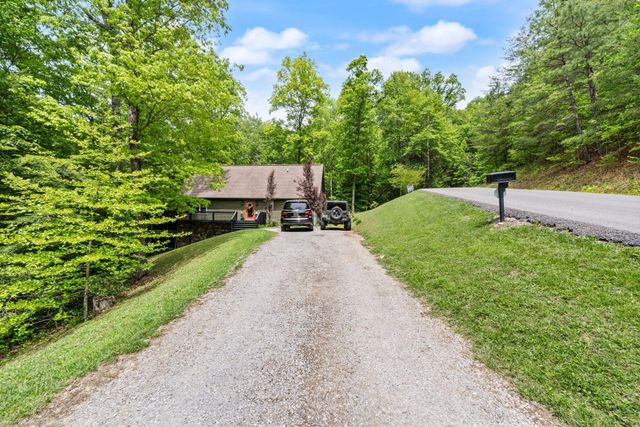 316 Wood View Drive, East Bernstadt, KY 40729