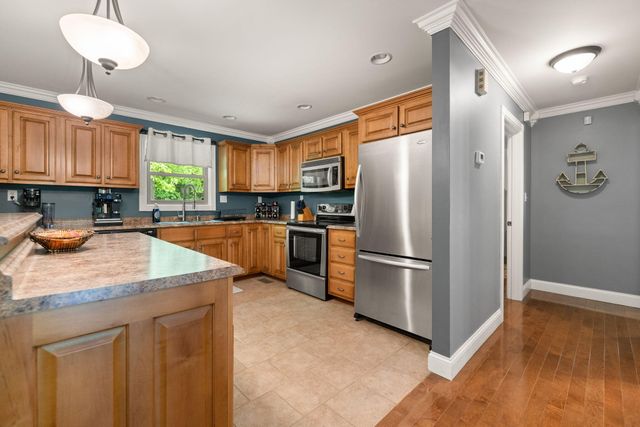 316 Wood View Drive, East Bernstadt, KY 40729