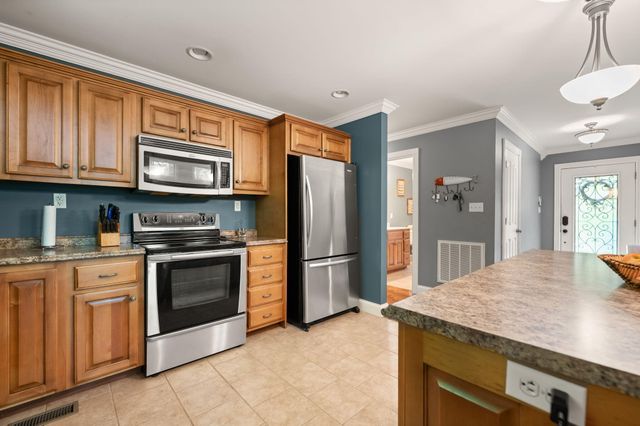 316 Wood View Drive, East Bernstadt, KY 40729