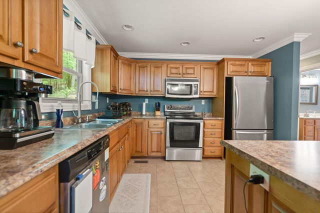 316 Wood View Drive, East Bernstadt, KY 40729