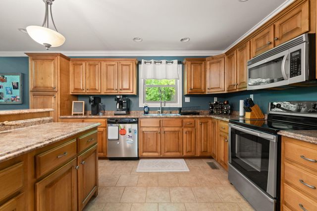 316 Wood View Drive, East Bernstadt, KY 40729