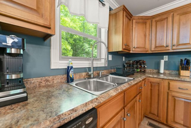 316 Wood View Drive, East Bernstadt, KY 40729