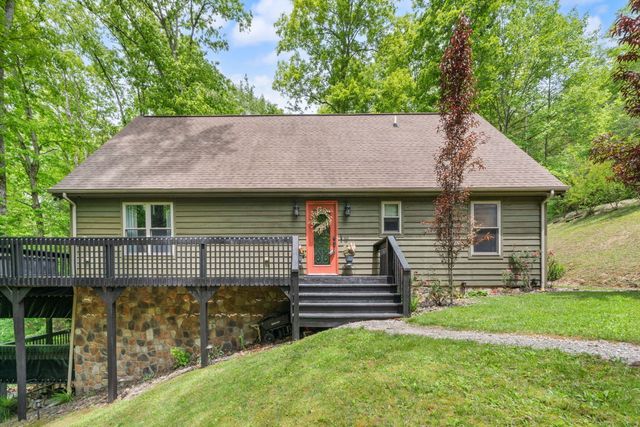 316 Wood View Drive, East Bernstadt, KY 40729