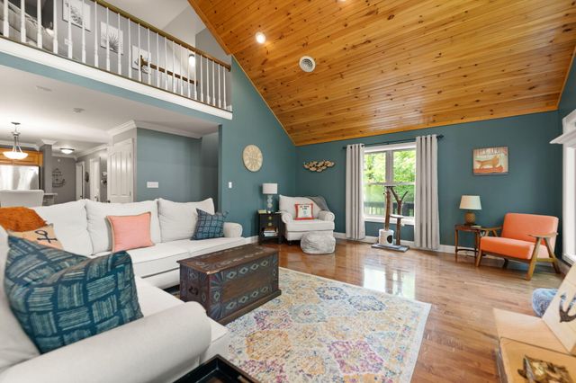 316 Wood View Drive, East Bernstadt, KY 40729