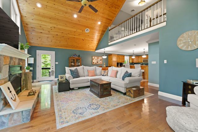 316 Wood View Drive, East Bernstadt, KY 40729